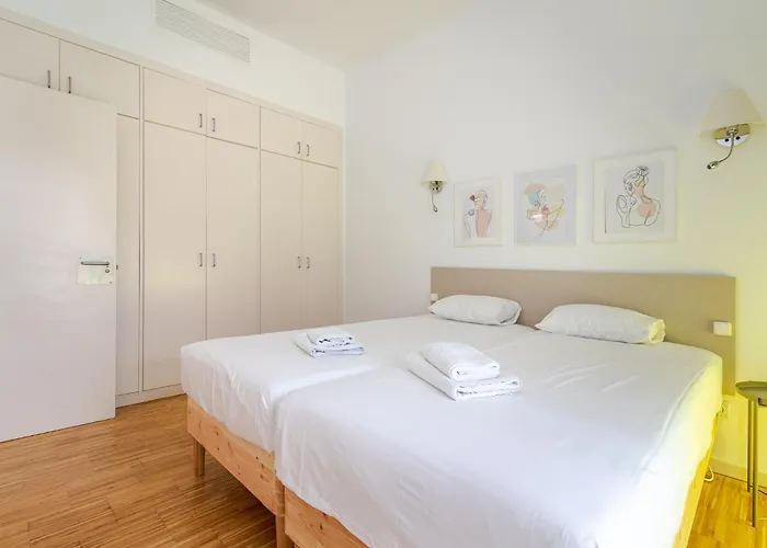 Deluxe Beach Apartment W/ Garage