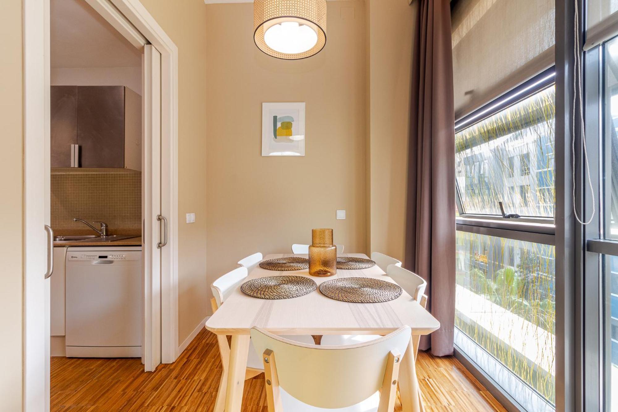 Deluxe W/ Garage Appartement *